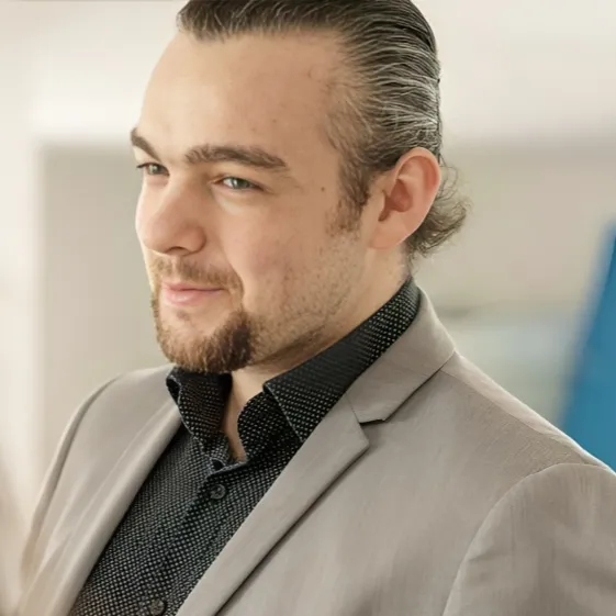 Specialist Consultant În Business - Alex Apetrei